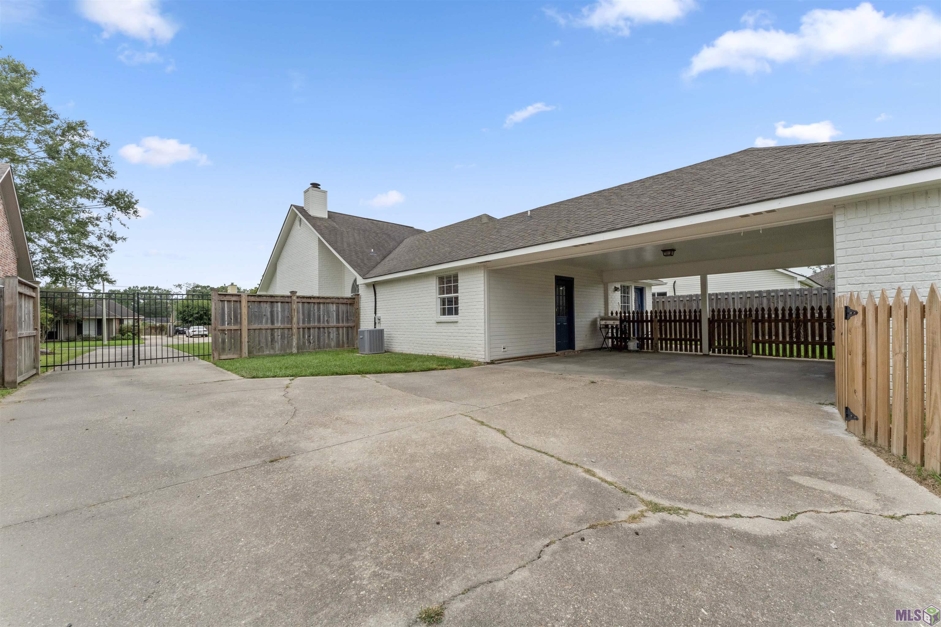 18665 Garden Oaks Dr