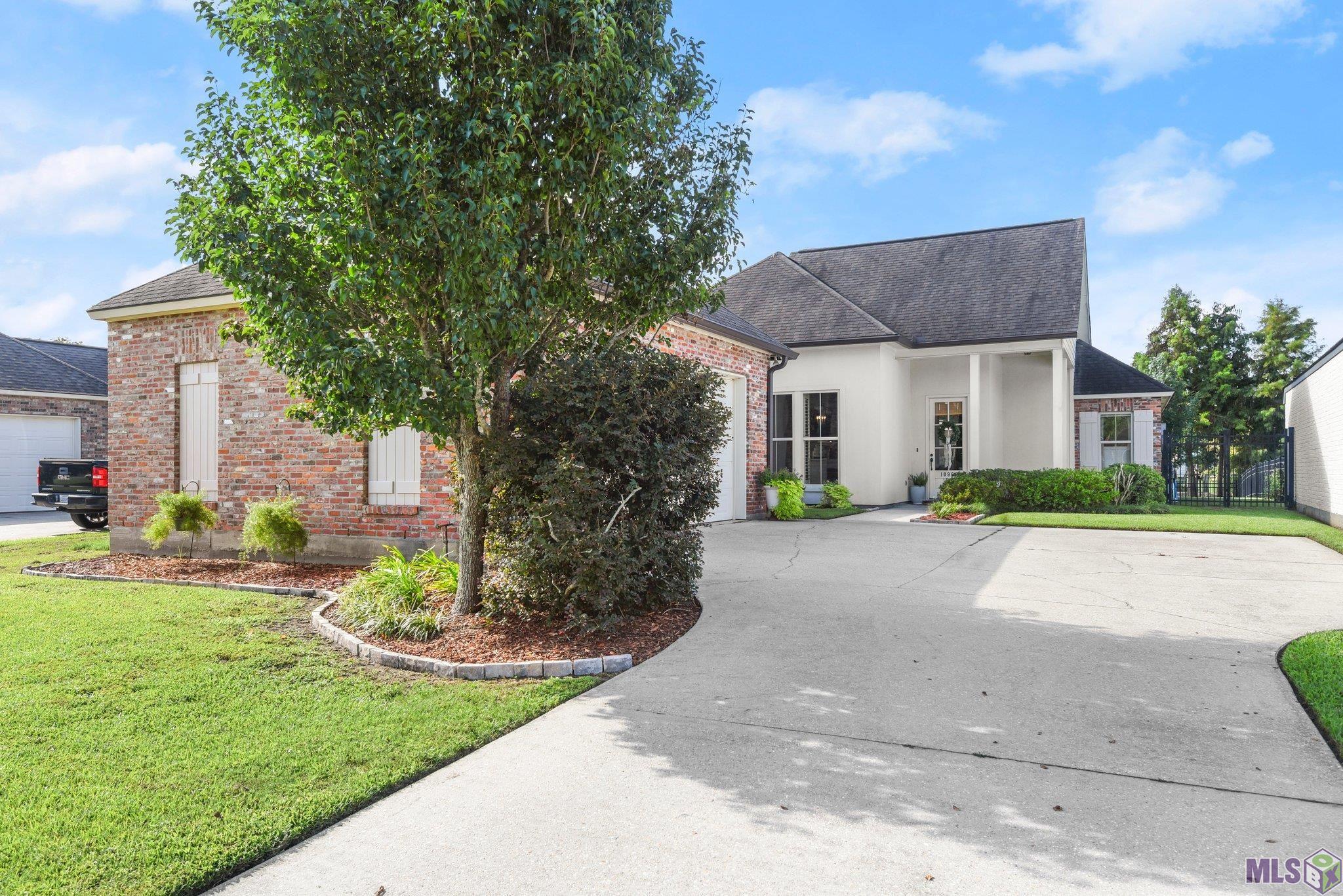 10960 Springtree Ave