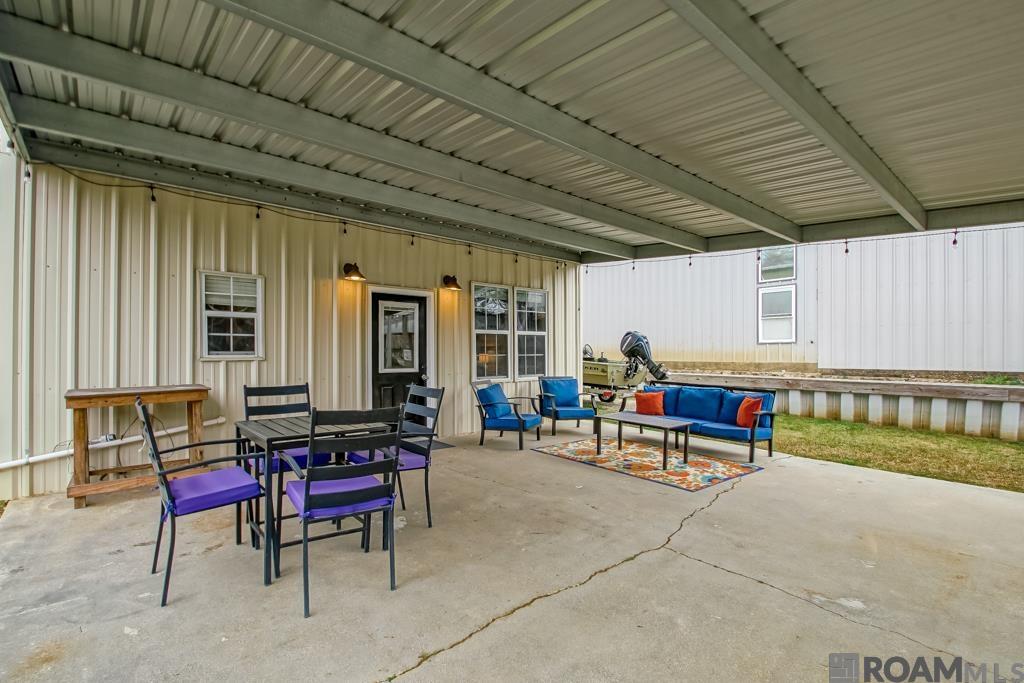 23316 Chene Blanc Ln