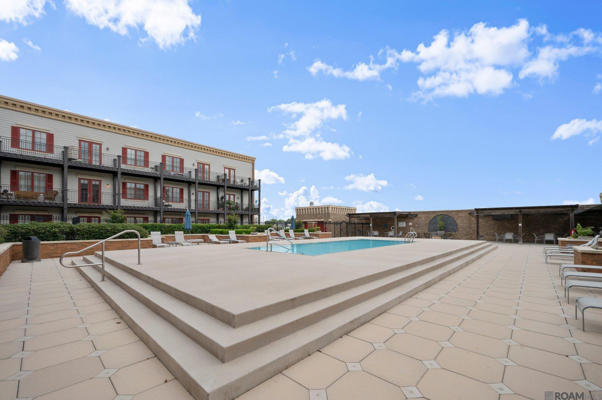 7707 Bluebonnet Blvd # 318 Unit: #318