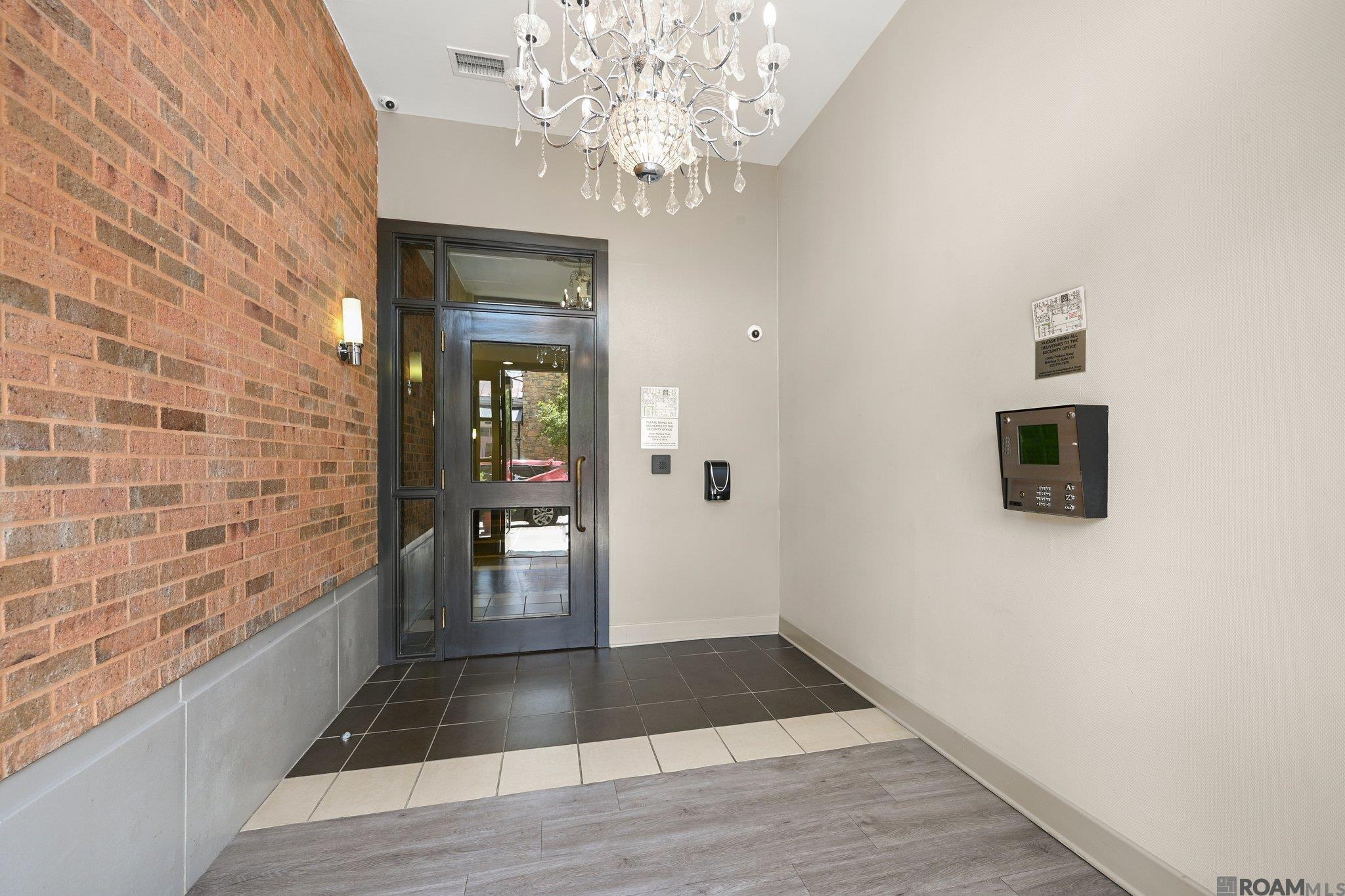 7707 Bluebonnet Blvd # 318 Unit: #318