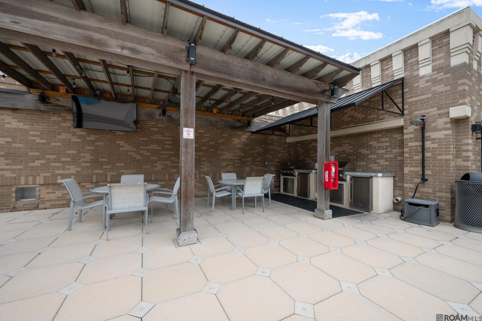 7707 Bluebonnet Blvd # 318 Unit: #318