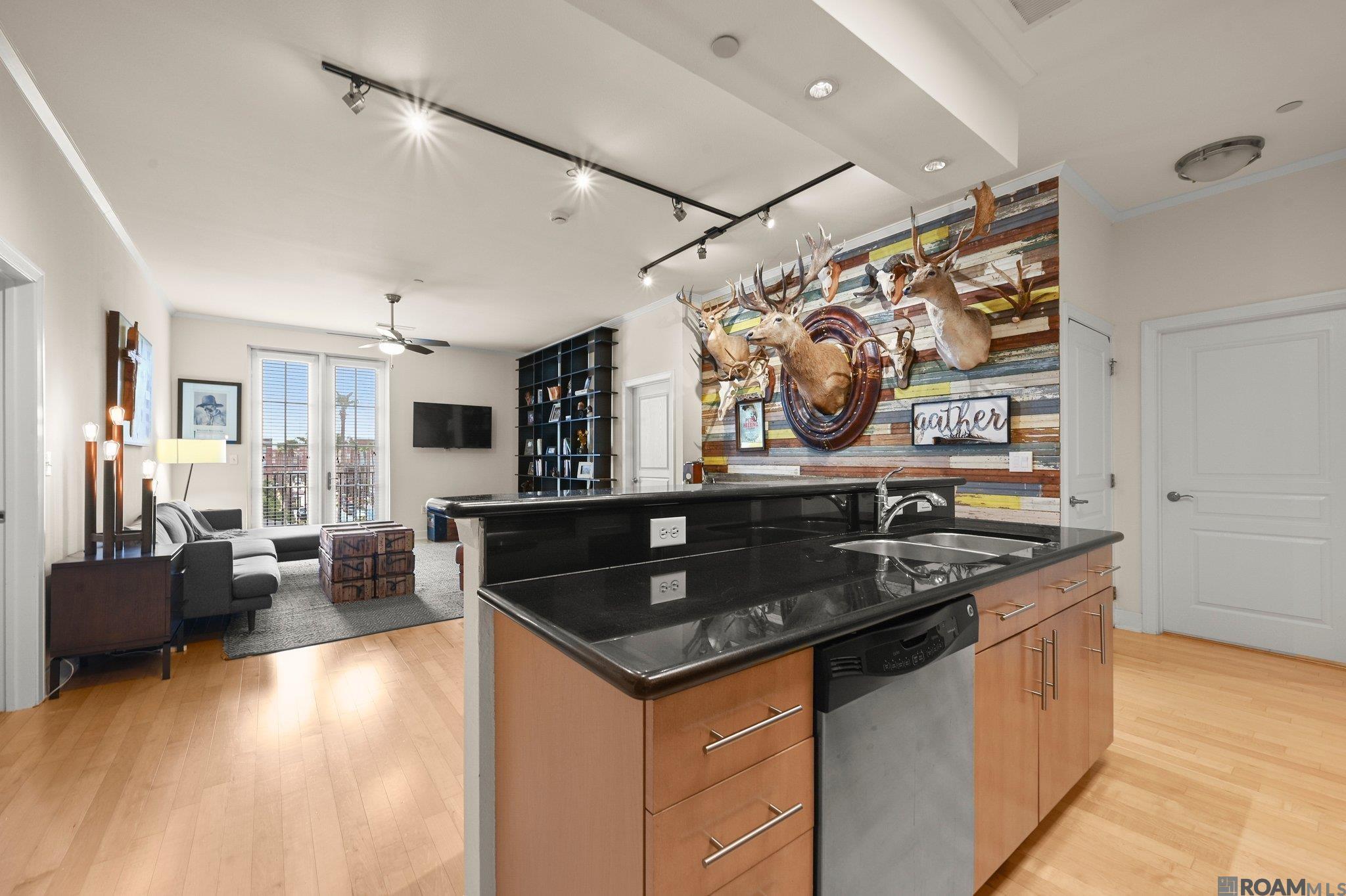 7707 Bluebonnet Blvd # 318 Unit: #318