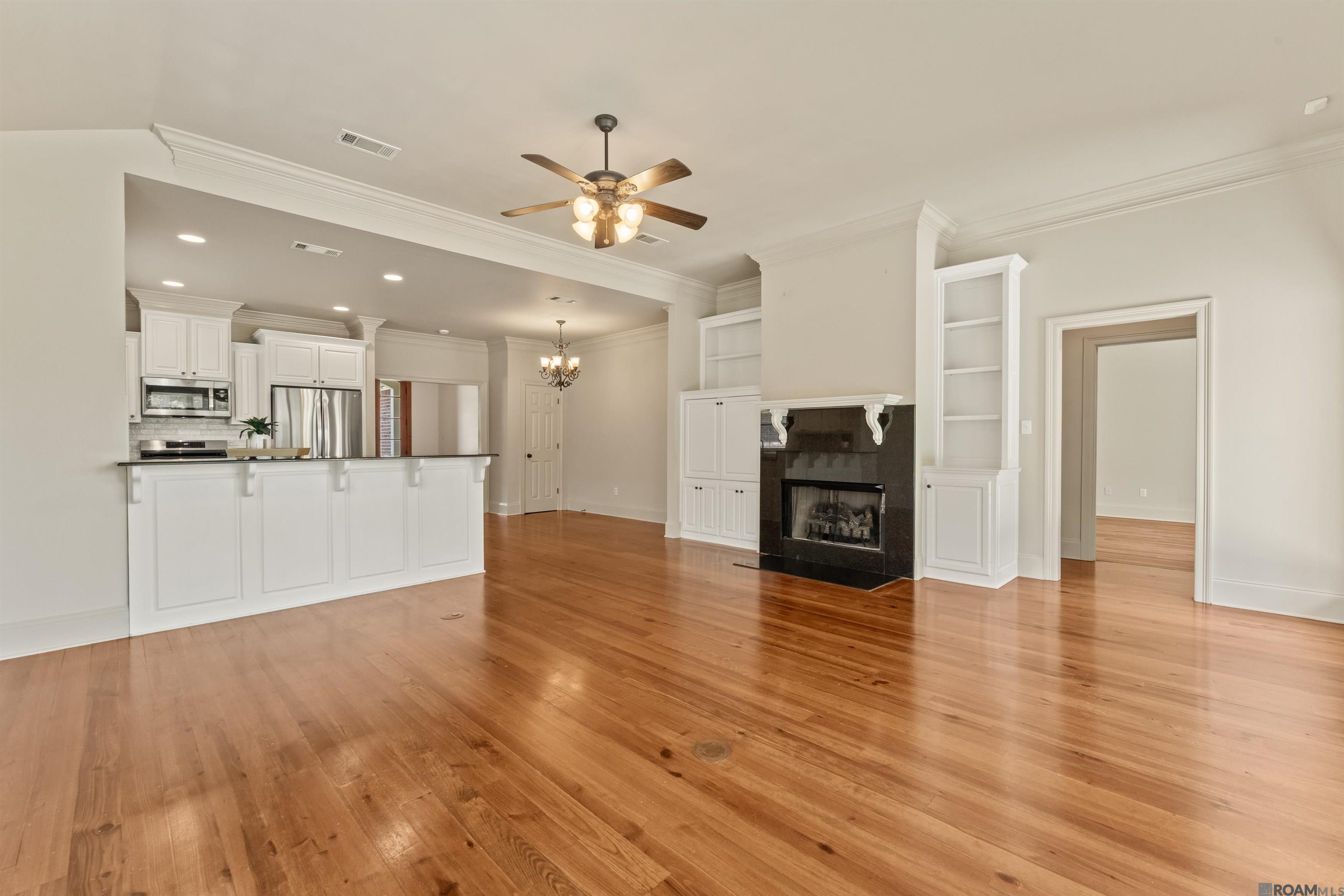 365 S Club Ave