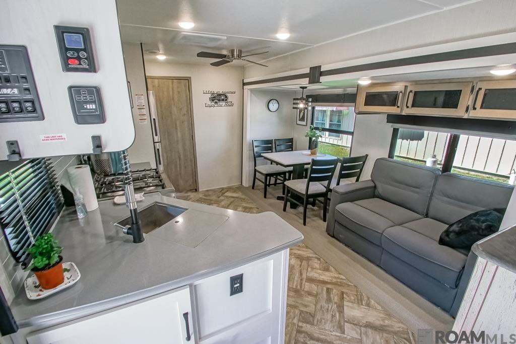 23040 Chene Blanc Ln, Maurepas