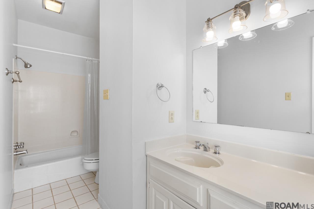 7962 Wrenwood Blvd # B Unit: #B