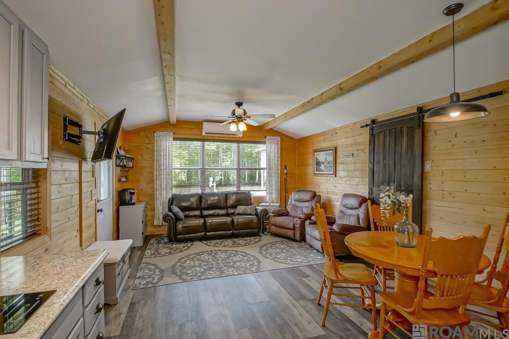 23082 Chene Blanc Ln