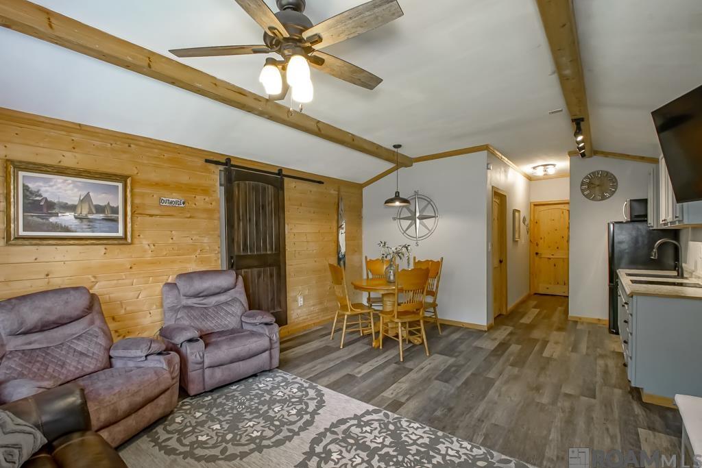 23082 Chene Blanc Ln