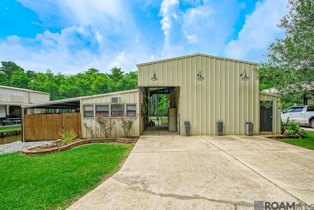 23082 Chene Blanc Ln