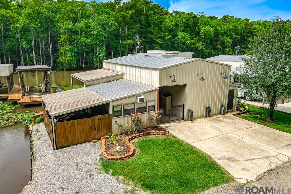 23082 Chene Blanc Ln