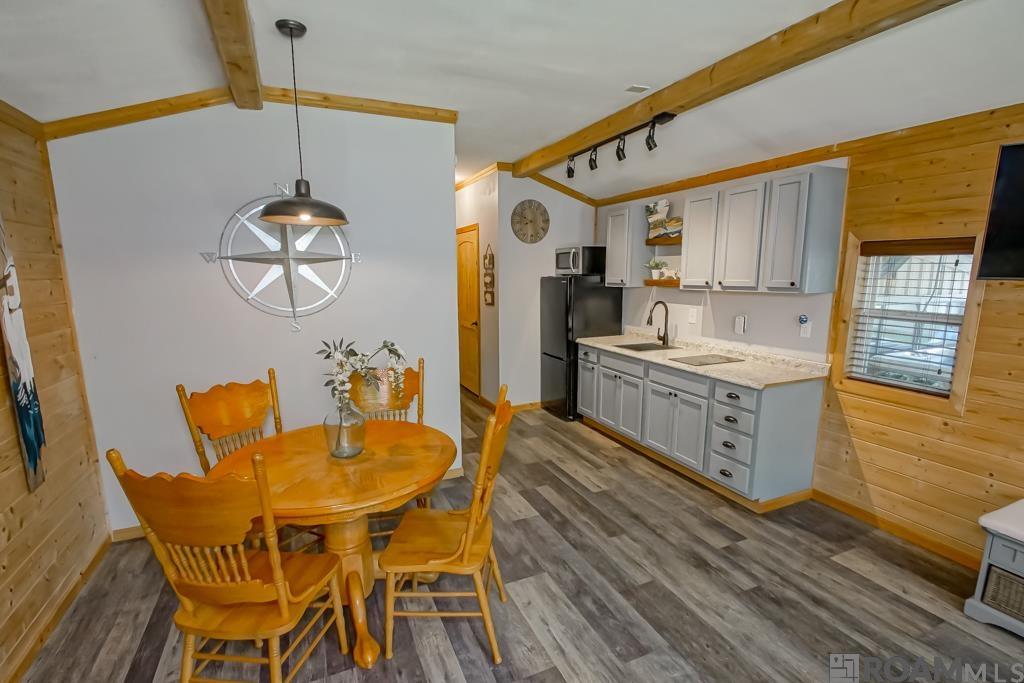 23082 Chene Blanc Ln