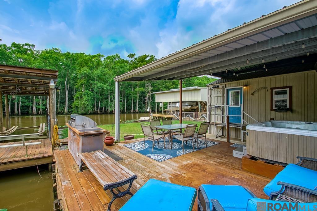 23082 Chene Blanc Ln