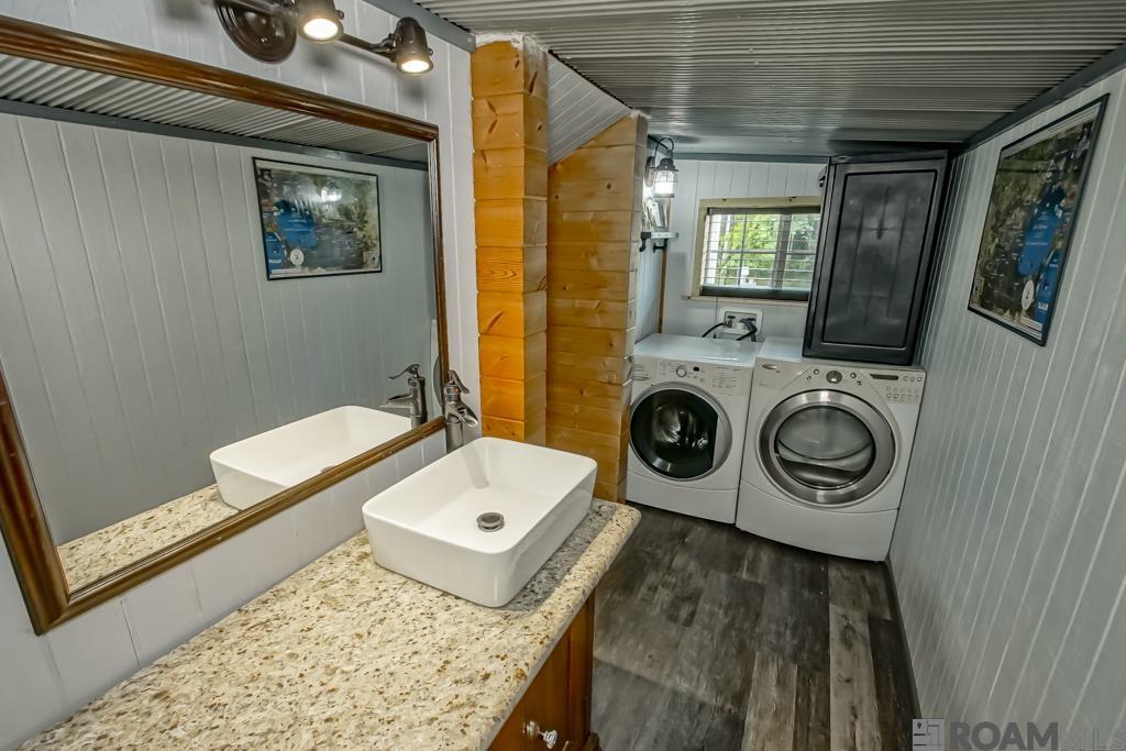 23082 Chene Blanc Ln