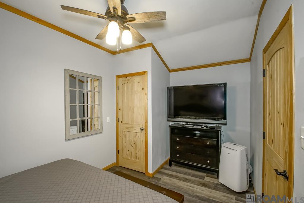 23082 Chene Blanc Ln