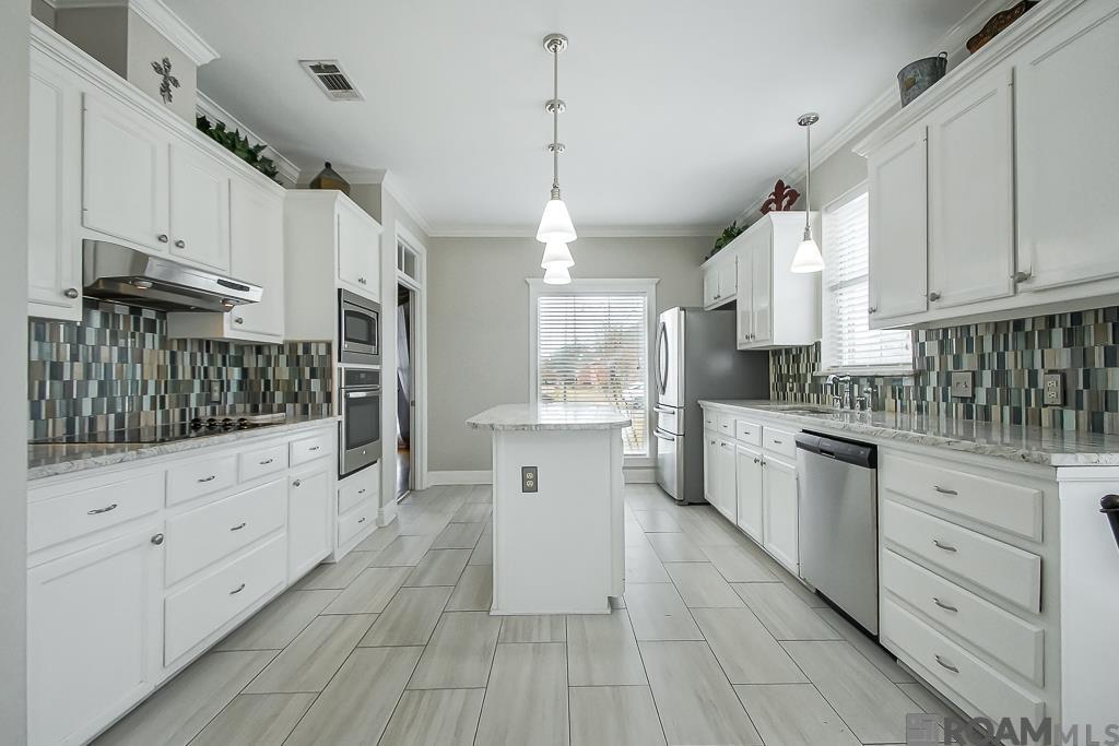 3975 White Oak Trace Dr