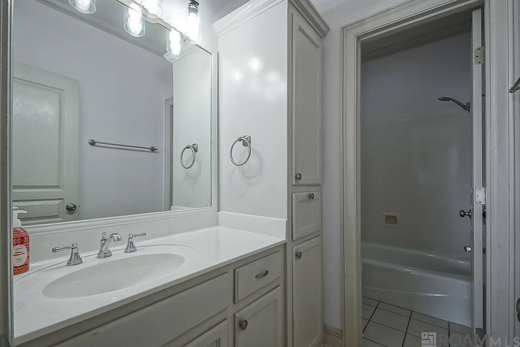 3975 White Oak Trace Dr