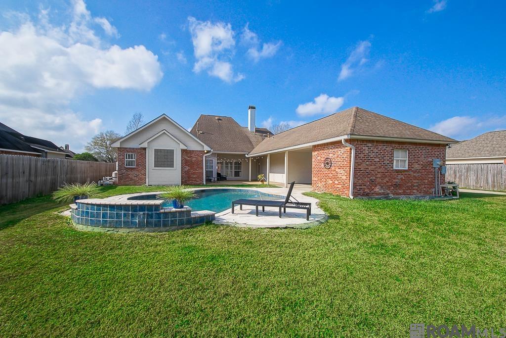 3975 White Oak Trace Dr