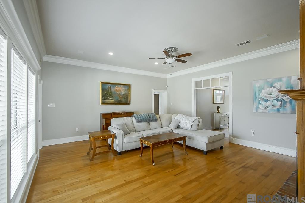 3975 White Oak Trace Dr