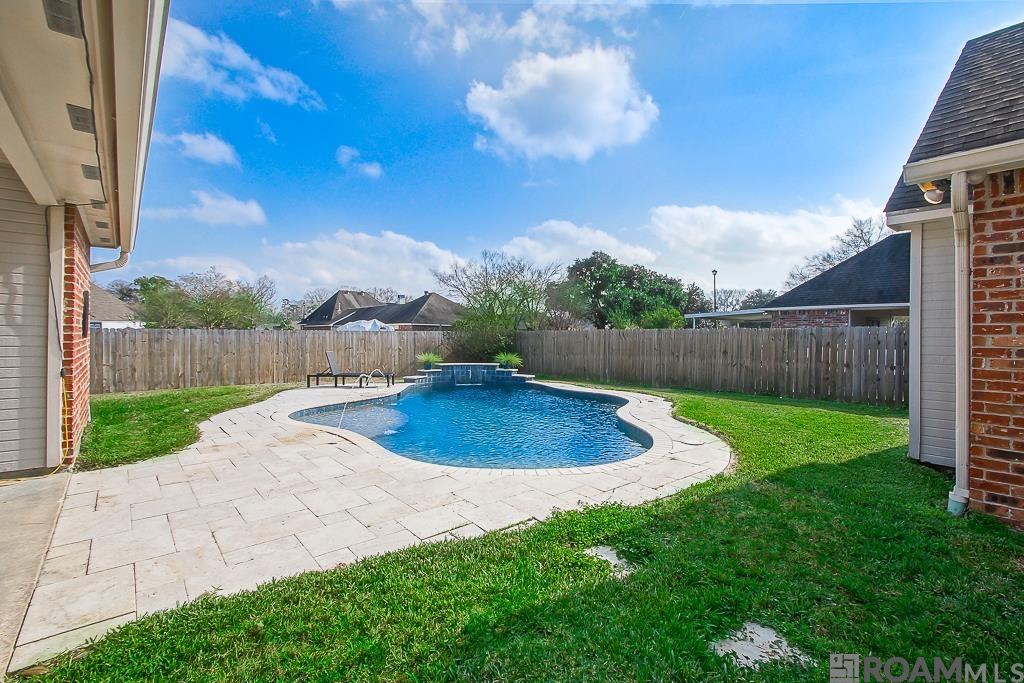 3975 White Oak Trace Dr