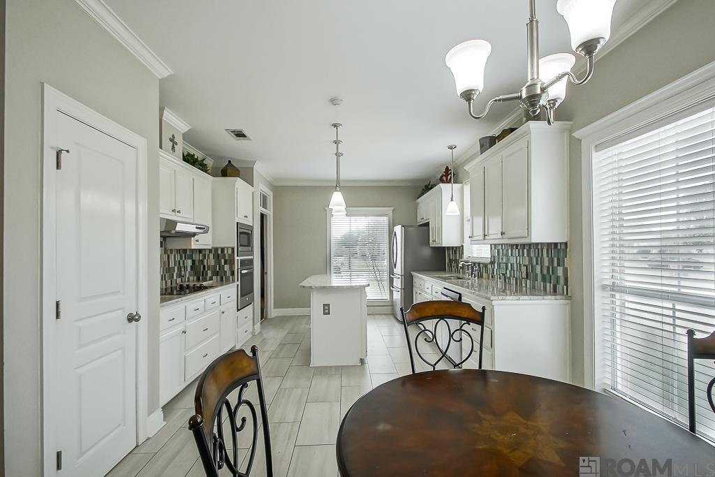 3975 White Oak Trace Dr