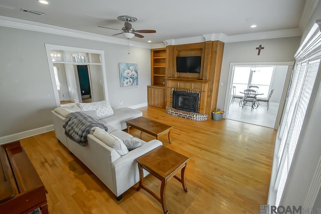 3975 White Oak Trace Dr