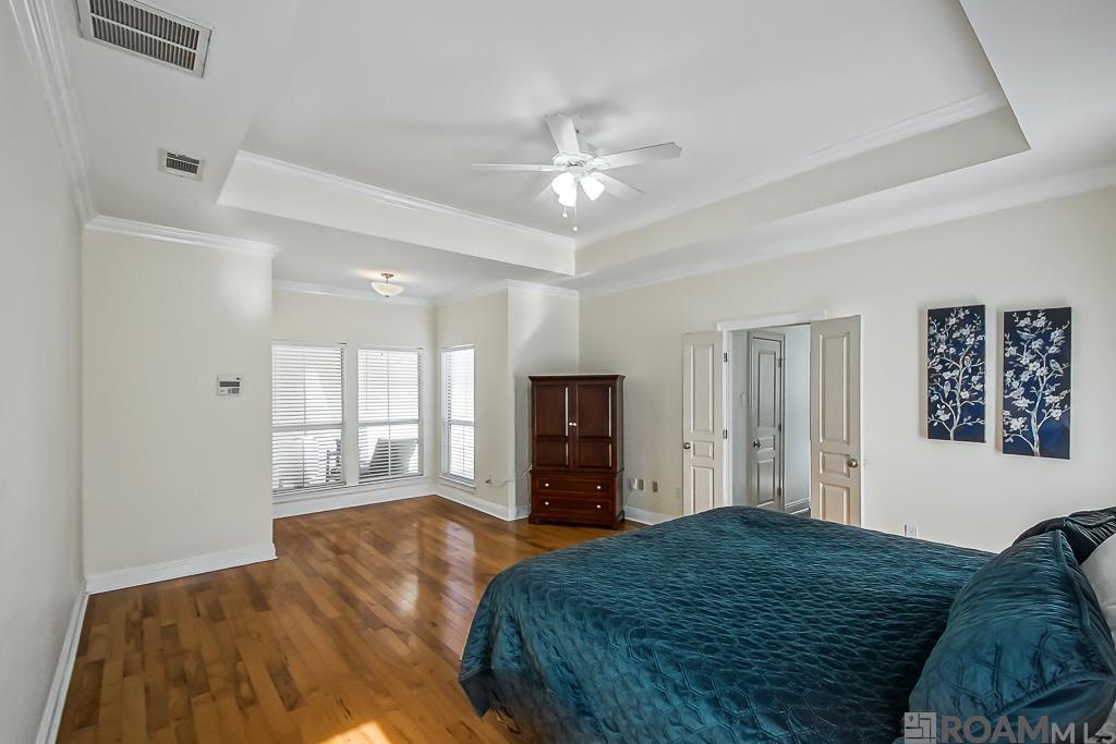 3975 White Oak Trace Dr