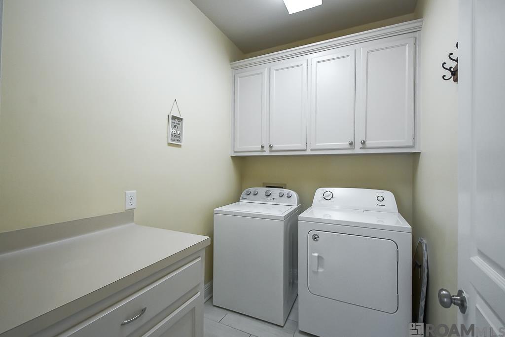 3975 White Oak Trace Dr