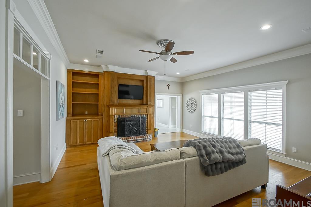 3975 White Oak Trace Dr