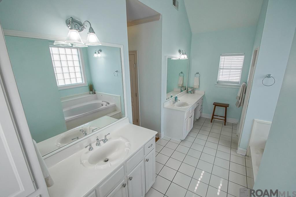 3975 White Oak Trace Dr