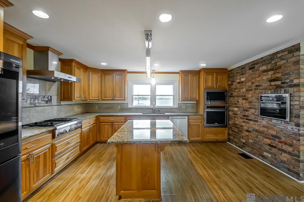 1214 E Main St
