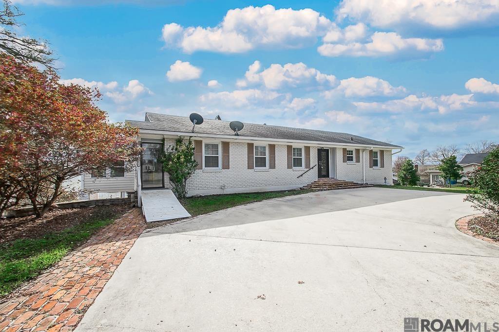 1214 E Main St