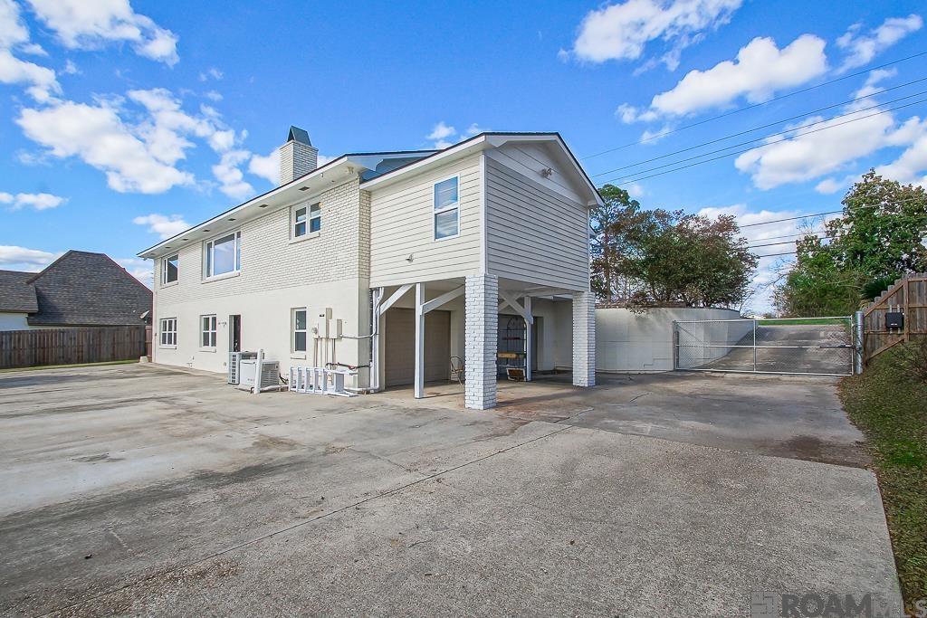 1214 E Main St