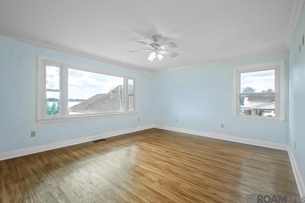 1214 E Main St