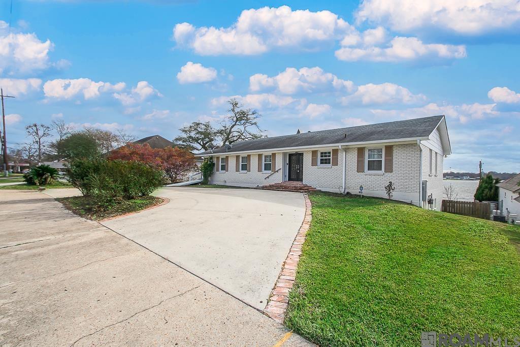 1214 E Main St
