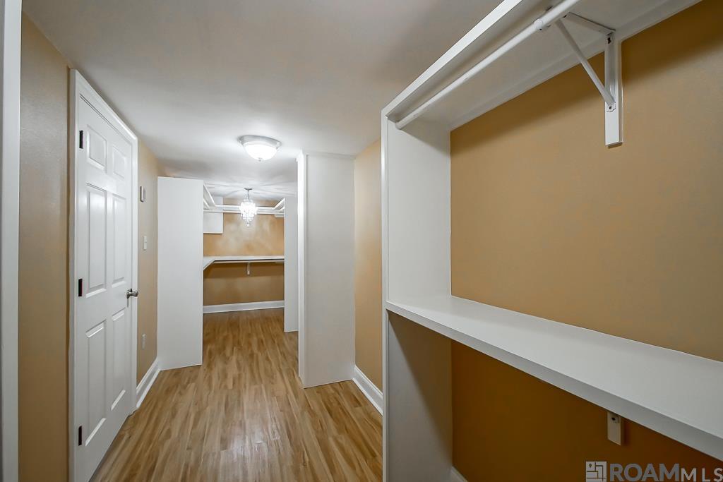 1214 E Main St
