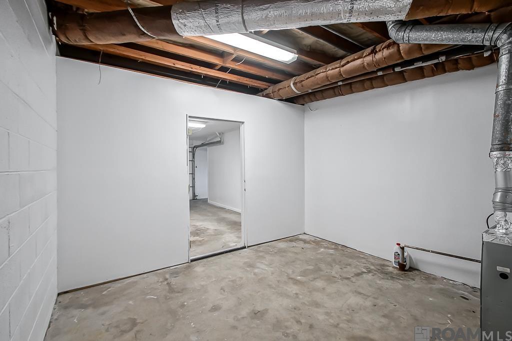 1214 E Main St