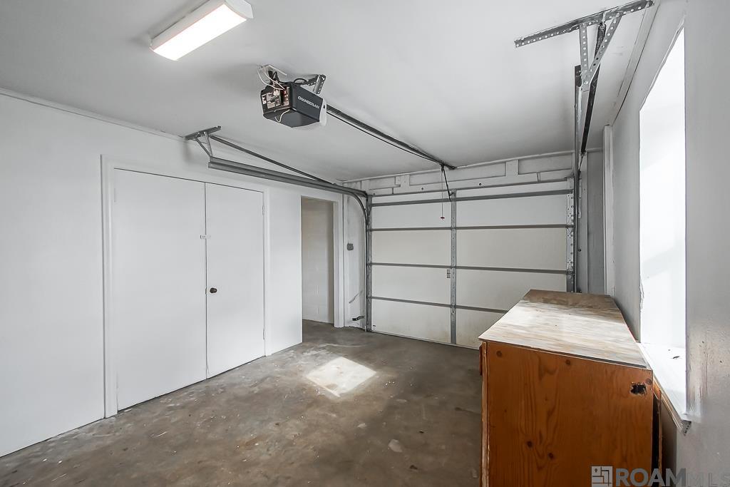 1214 E Main St