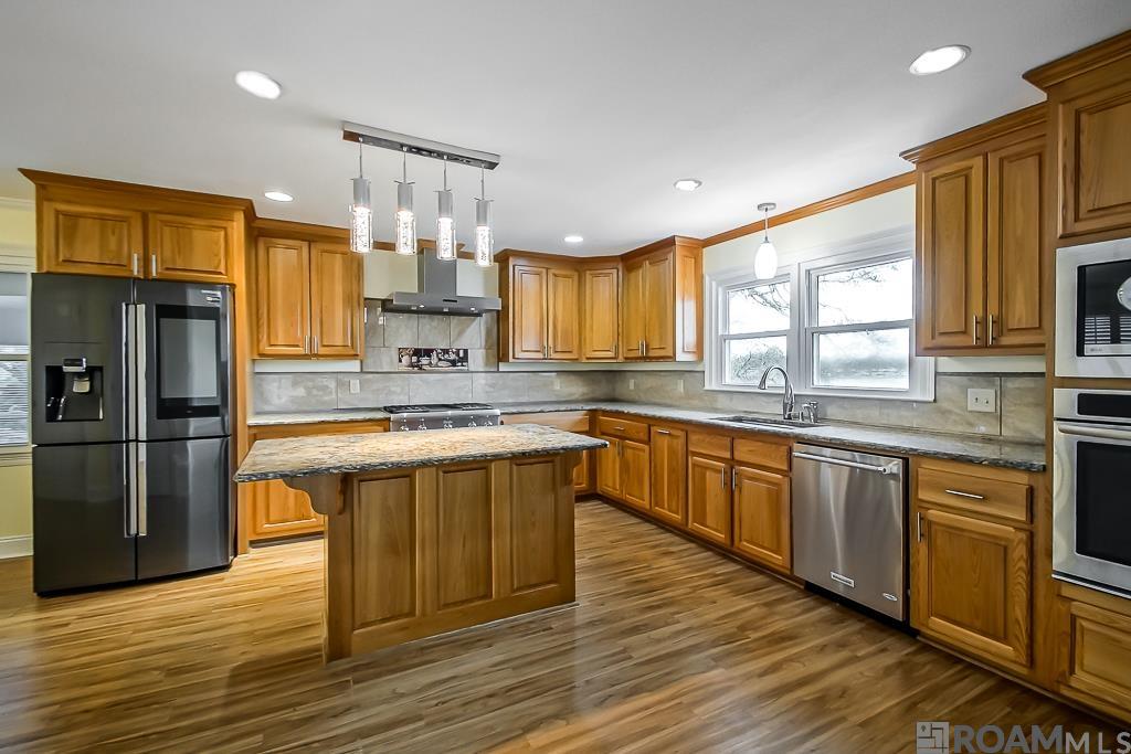 1214 E Main St