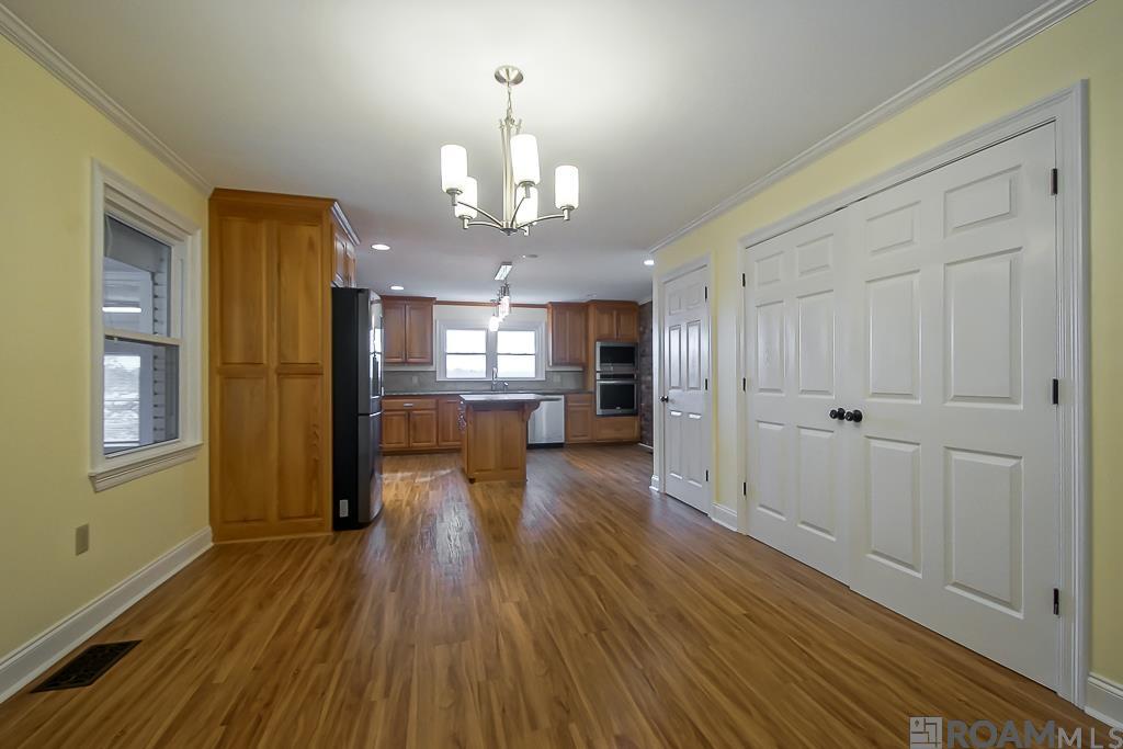 1214 E Main St