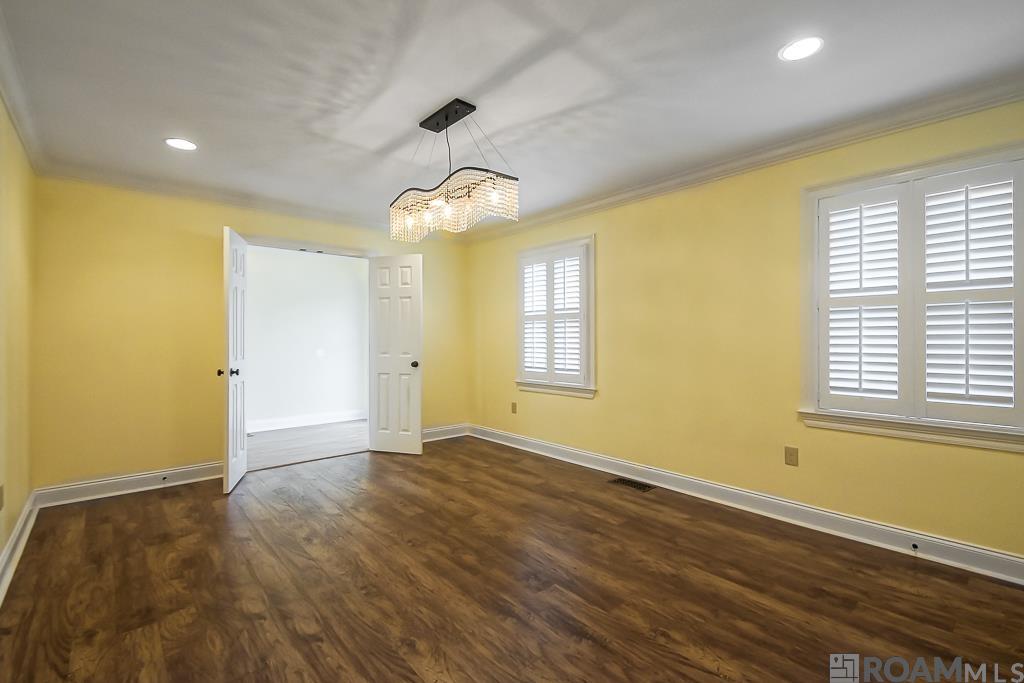1214 E Main St