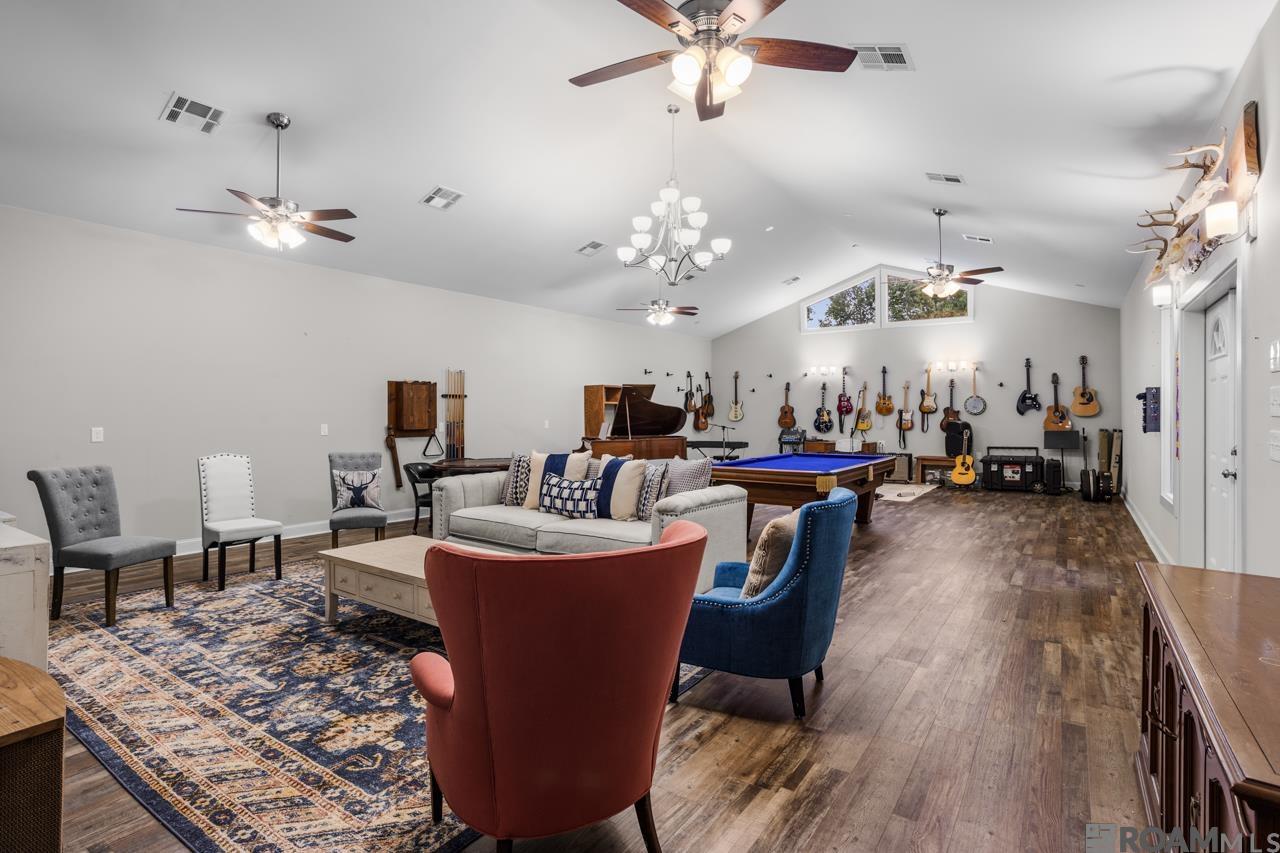 12847 Pleasant Ridge