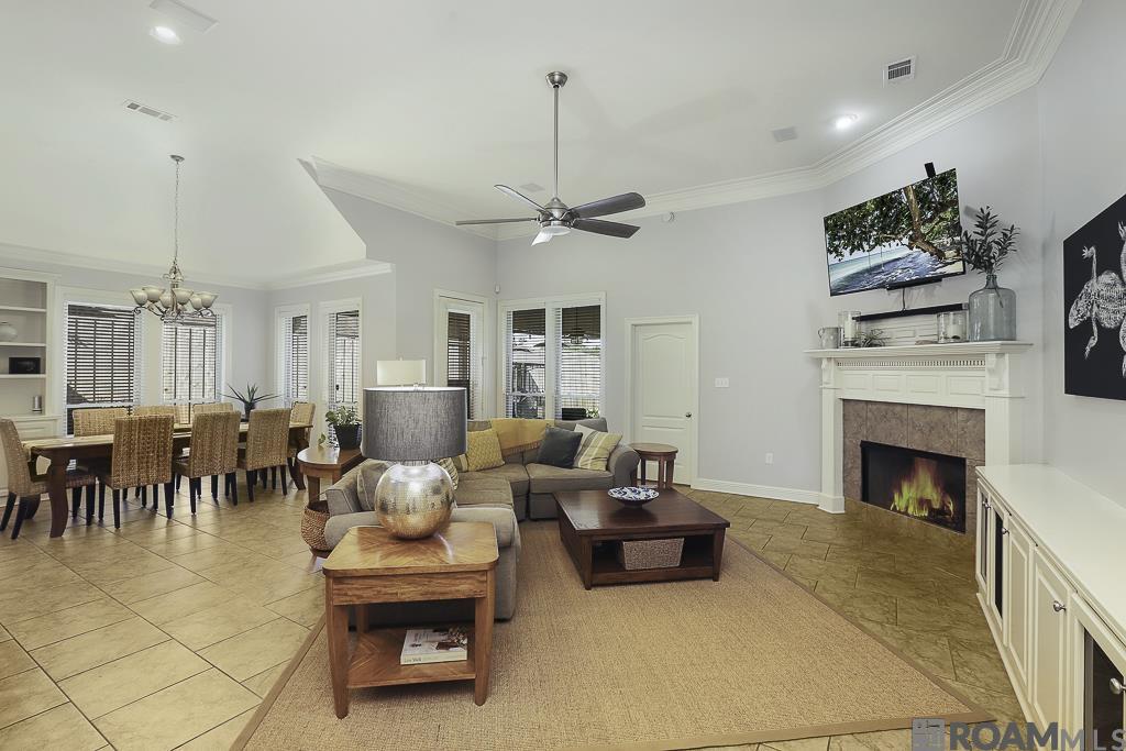 8622 Foxfield Dr