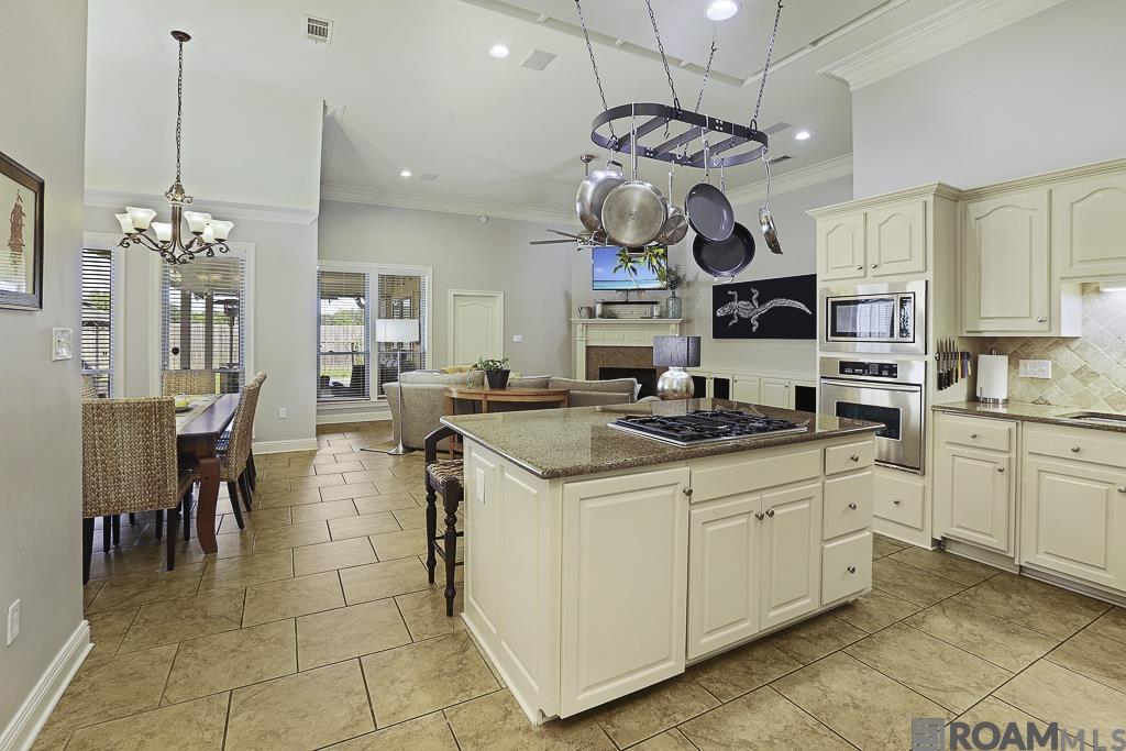 8622 Foxfield Dr
