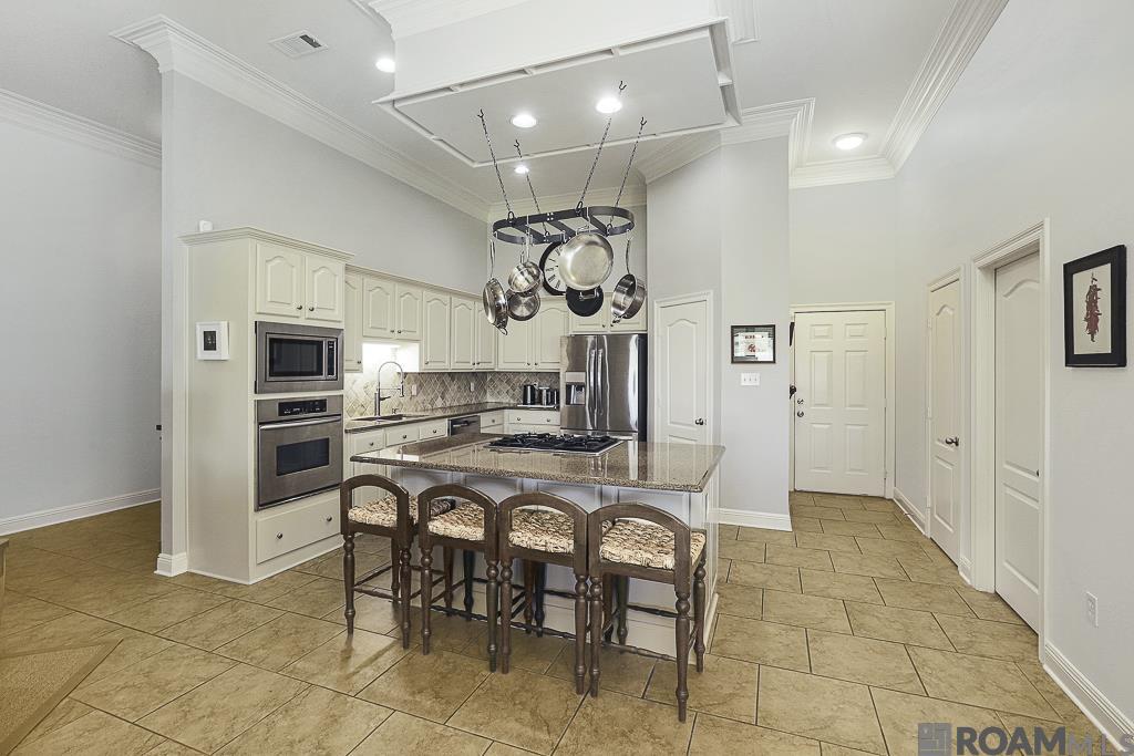 8622 Foxfield Dr