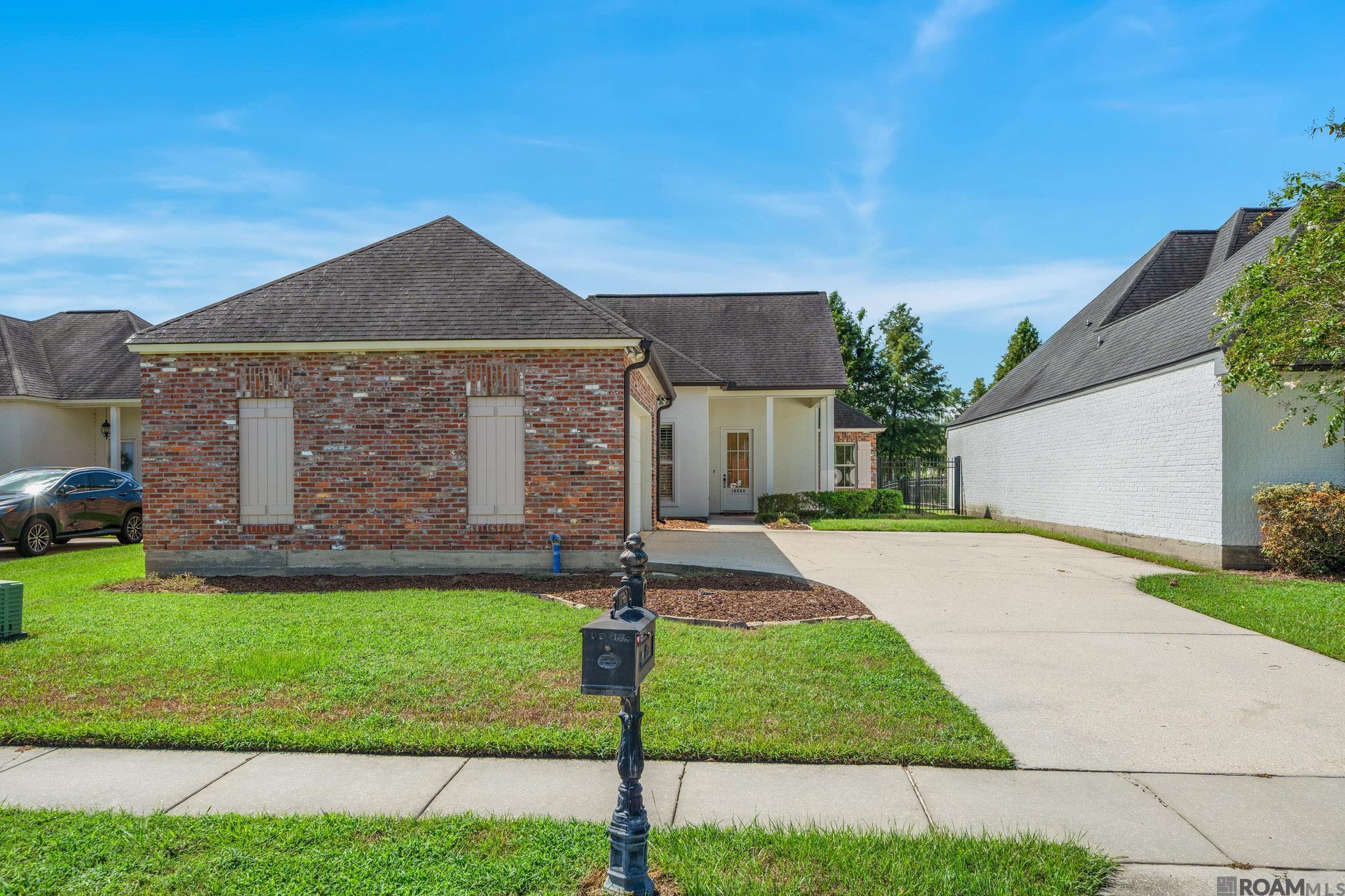 10960 Springtree Ave