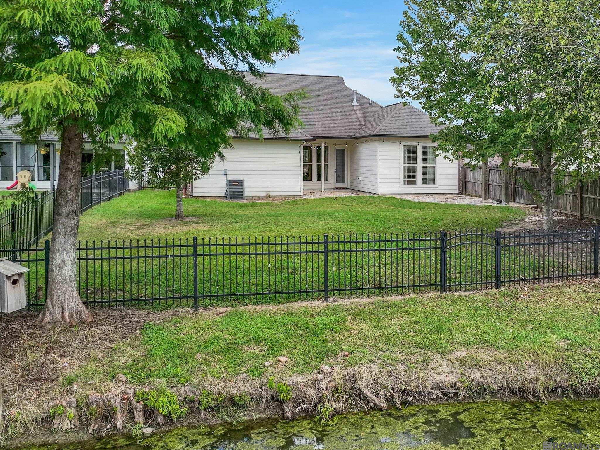 10960 Springtree Ave