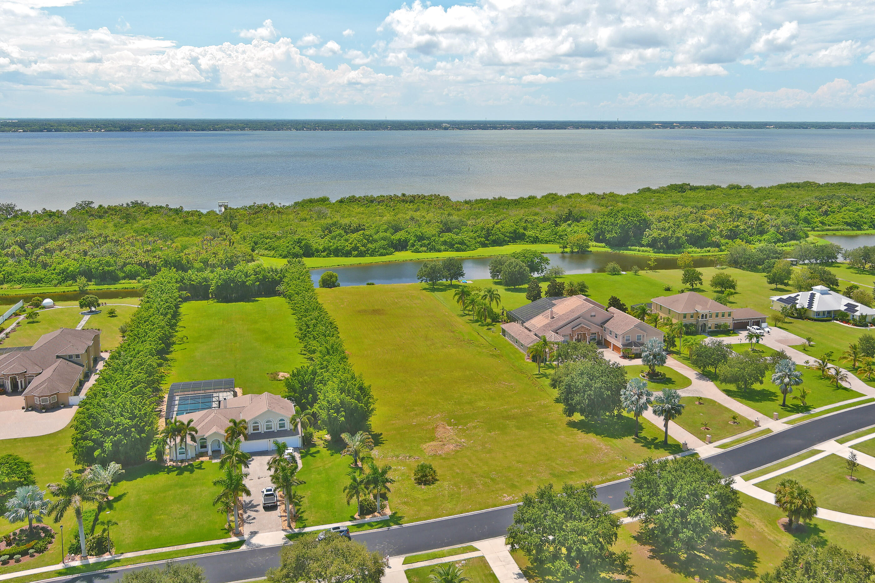 4042 Tradewinds Trail