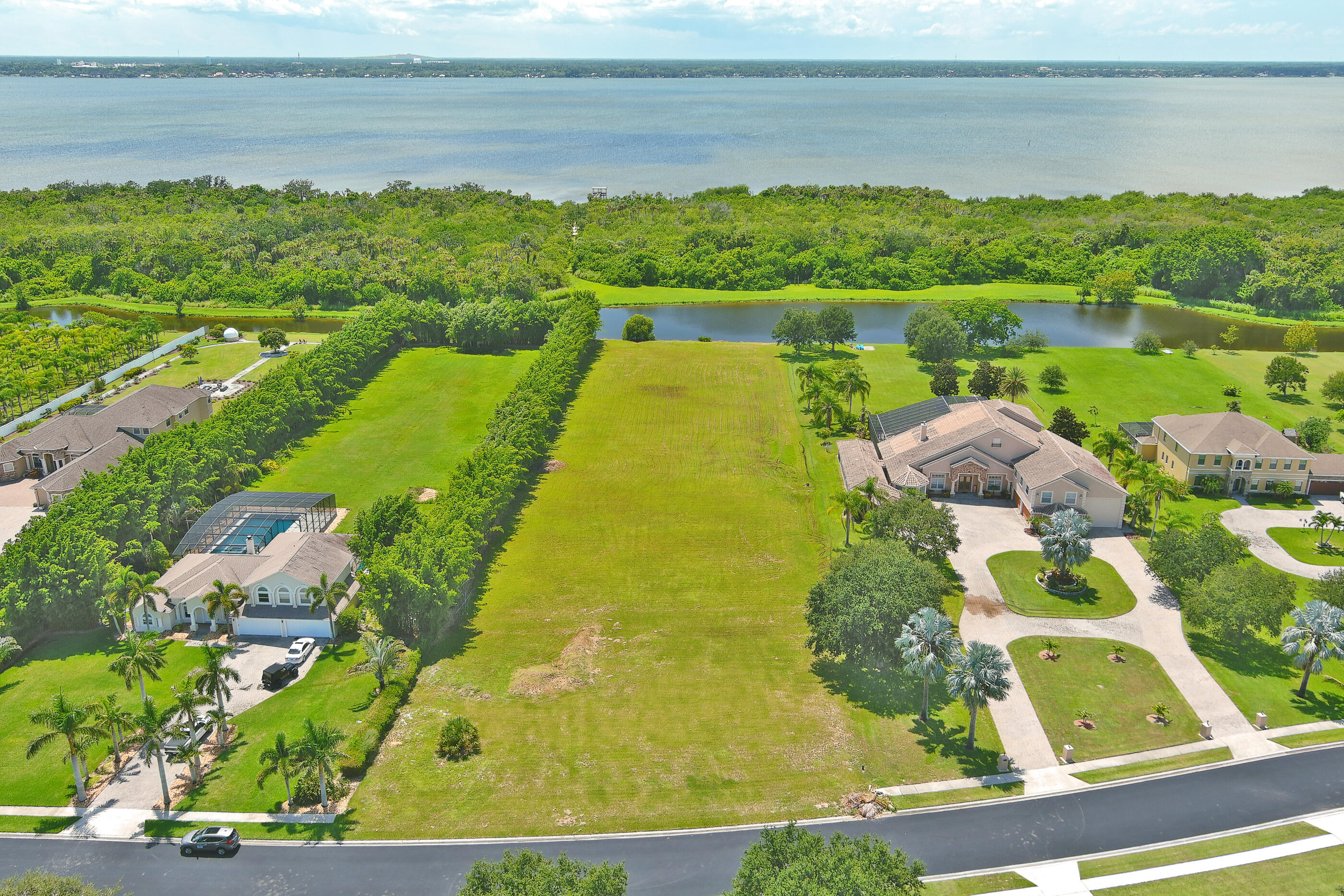 4042 Tradewinds Trail