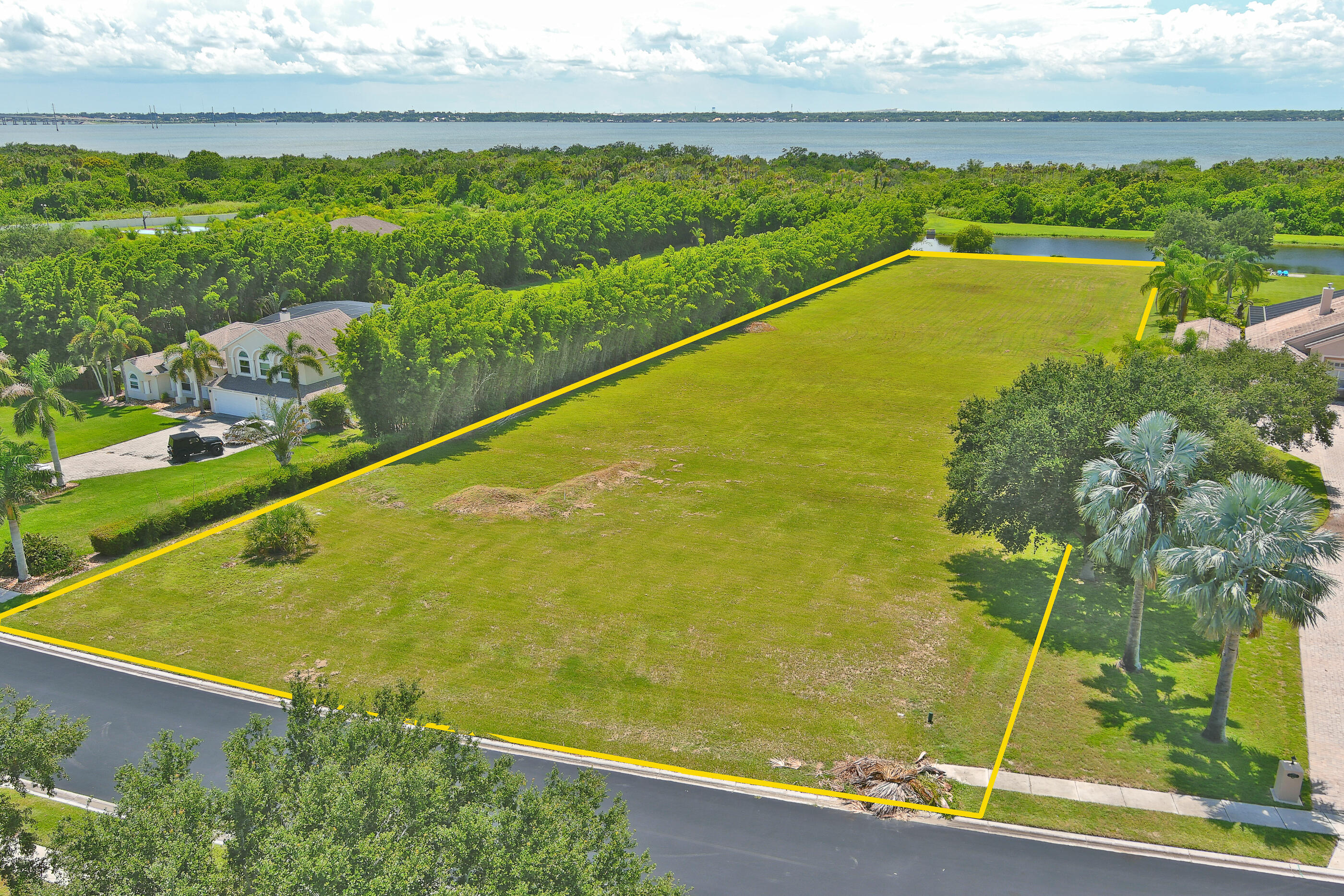4042 Tradewinds Trail