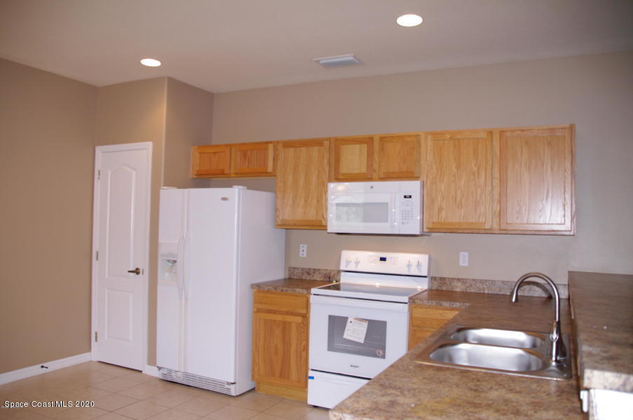 1030 Venetian Drive, 202